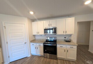 7516 Oak Lake Blvd in Bellview, FL - Building Photo - Building Photo