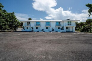 2305 Tamarind Dr in Fort Pierce, FL - Building Photo
