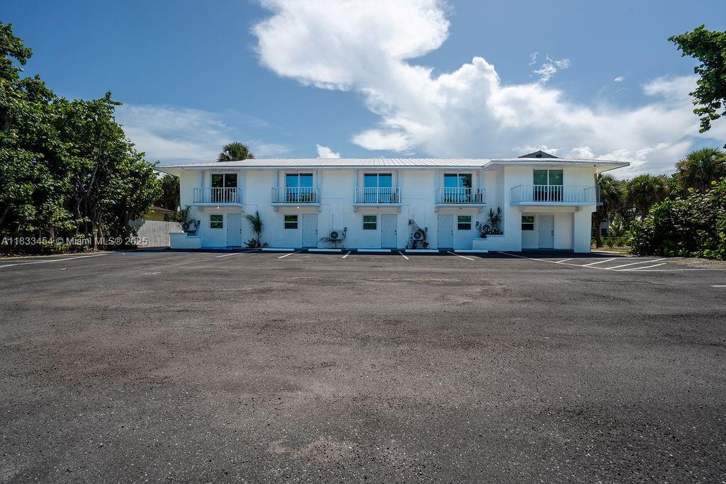 2305 Tamarind Dr in Fort Pierce, FL - Building Photo