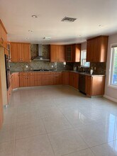 5906 Graves Ave in Los Angeles, CA - Foto de edificio - Building Photo