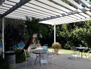 570 N Rossmore Ave in Los Angeles, CA - Building Photo - Building Photo