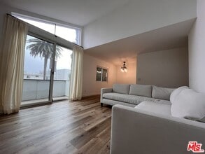 3645 Westwood Blvd in Los Angeles, CA - Building Photo - Building Photo