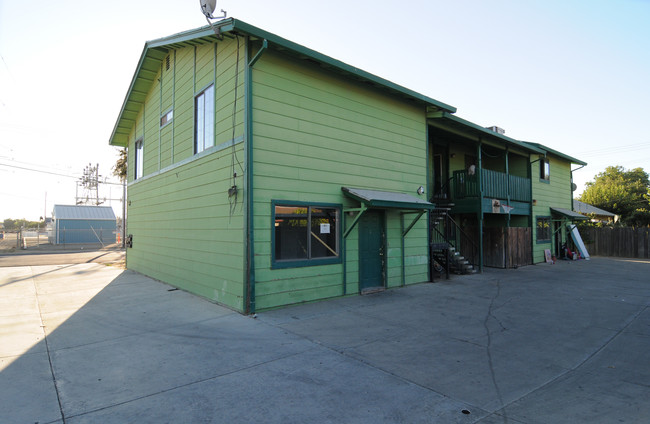 1425 Eucalyptus Ave in Newman, CA - Building Photo - Building Photo