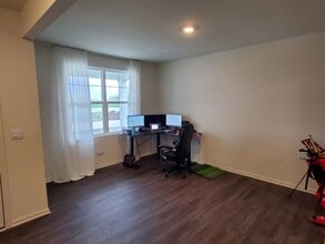 752 Kentshire Cir in Elgin, IL - Building Photo - Building Photo
