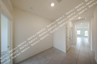 6321 W Latona Rd in Phoenix, AZ - Foto de edificio - Building Photo