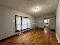 816 Cypress St in Lansing, MI - Foto de edificio - Building Photo