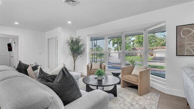 2201 N 50th Ave in Hollywood, FL - Building Photo - Building Photo
