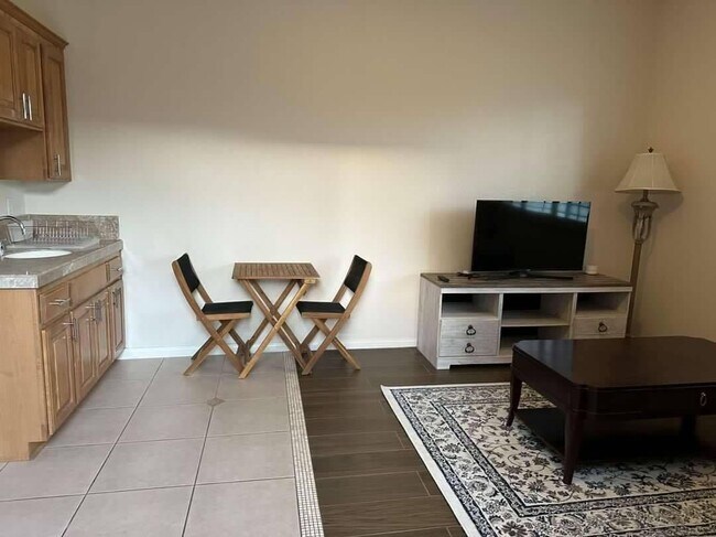 12 Buckingham Way photo'