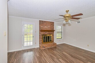 6338 Northampton Dr in Memphis, TN - Foto de edificio - Building Photo