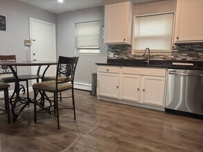 1709 W Estes Ave in Chicago, IL - Building Photo - Building Photo