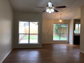 4504 Dorsett Oaks Cir, Unit B in Austin, TX - Building Photo - Building Photo