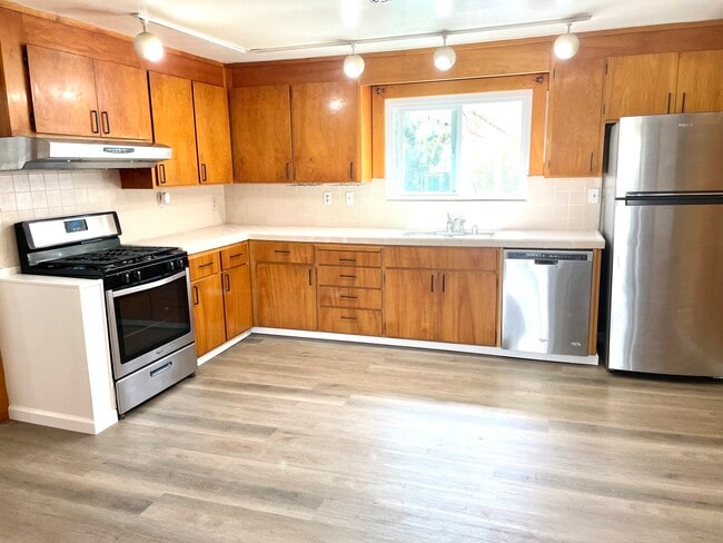 property at 6815 Moeser Ln