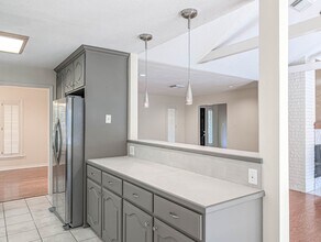 10631 Del Monte Dr in Houston, TX - Building Photo - Building Photo