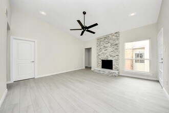2001 Bering Dr in Houston, TX - Building Photo - Building Photo