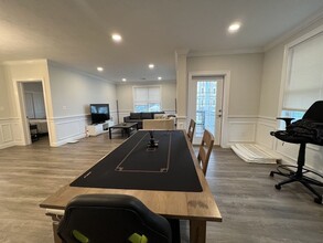 320 Middlesex Ave, Unit B201 in Medford, MA - Building Photo - Building Photo