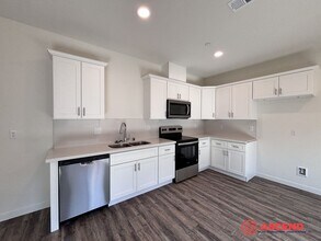 6012 Curvy Hills Dr in Bakersfield, CA - Building Photo - Building Photo