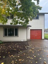 2622 S 7th St in Lebanon, OR - Building Photo