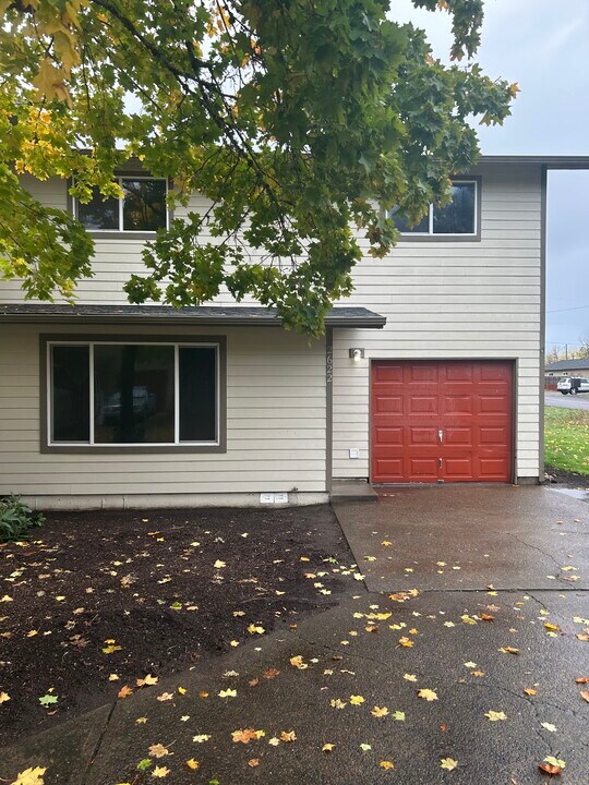 2622 S 7th St in Lebanon, OR - Building Photo