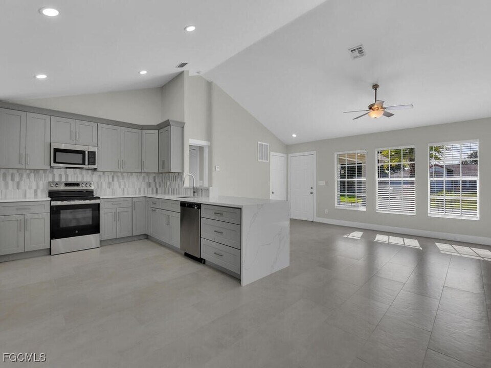 1931 SW 36th Terrace in Cape Coral, FL - Building Photo