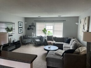 22 Lake Shore Ter, Unit 4 in Boston, MA - Building Photo - Building Photo