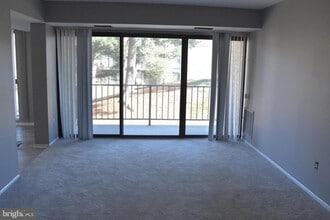 2050 Royal Fern Ct in Reston, VA - Building Photo - Building Photo