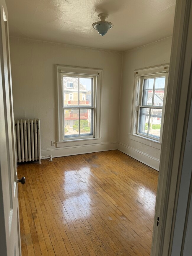 1658 N Van Buren St, Unit 2