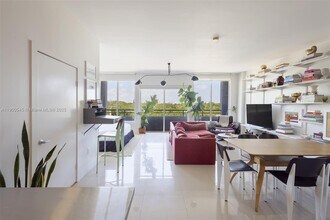 3250 Grand Ave in Miami, FL - Foto de edificio - Building Photo