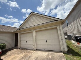 12818 Magenta Oaks in Houston, TX - Building Photo