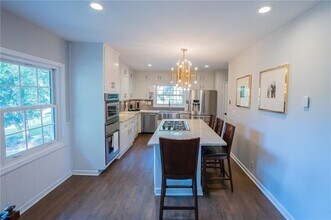 1210 Lenox Cir NE in Atlanta, GA - Foto de edificio - Building Photo