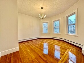 28 Oakland St in Cambridge, MA - Building Photo - Building Photo