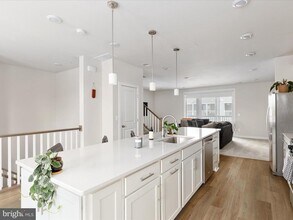 20835 Owenmore Ter in Sterling, VA - Building Photo - Building Photo