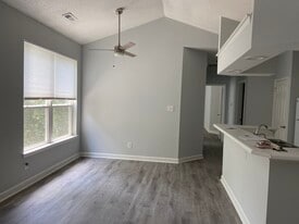 3205 Jade Ct, Unit 301 in Virginia Beach, VA - Building Photo