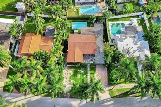 1024 NE 4th St in Hallandale Beach, FL - Building Photo - Building Photo