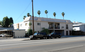 15112 Vanowen St in Van Nuys, CA - Building Photo - Building Photo