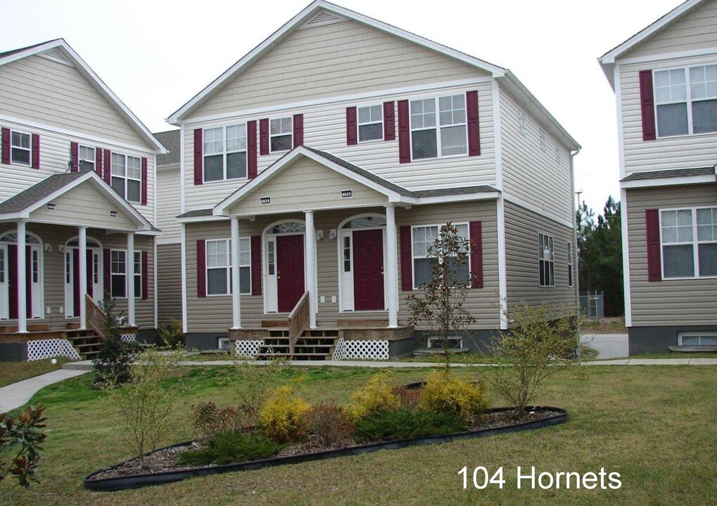 104 Hornets Ct in Havelock, NC - Building Photo