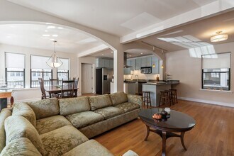 645 W Bittersweet Pl in Chicago, IL - Building Photo - Building Photo