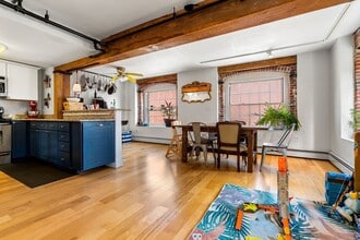 240 Jackson St in Lowell, MA - Building Photo - Building Photo