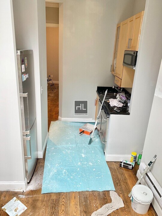 10TH AVE., Unit 2RN in New York, NY - Building Photo