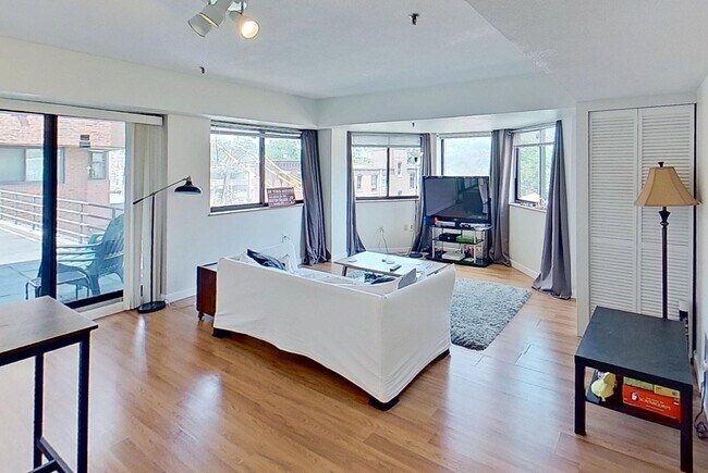 147 Kelton St, Unit 312