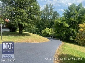 6099 Franklin Rd in Roanoke, VA - Building Photo - Building Photo