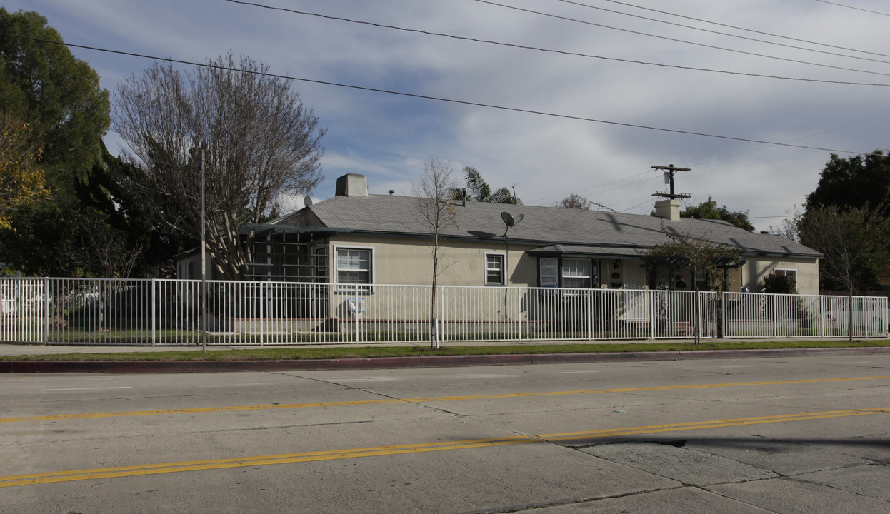 11684-11690 Weddington St in North Hollywood, CA - Building Photo