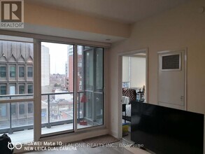 30-930 Roehampton Ave in Toronto, ON - Building Photo - Building Photo