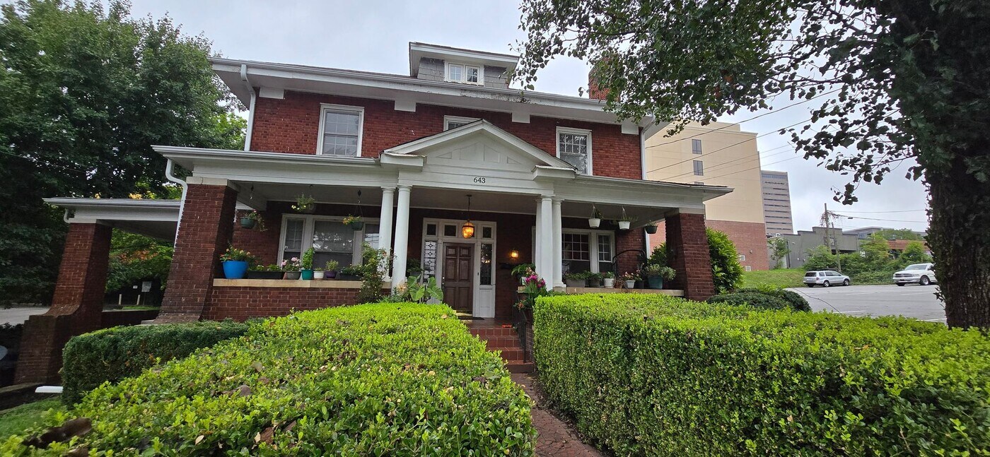 643 Holly Ave NW in Winston-Salem, NC - Building Photo