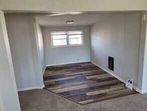 1008 W Kristine St in Moses Lake, WA - Foto de edificio - Building Photo