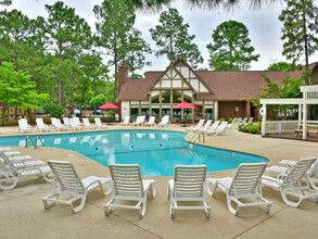 Lake in the Pines in Fayetteville, NC - Foto de edificio - Building Photo