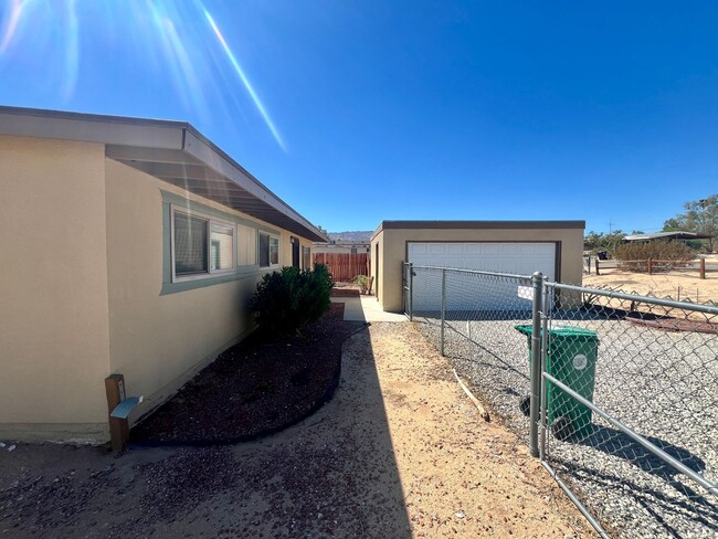 5381 Abronia Ave in Twentynine Palms, CA - Building Photo - Building Photo