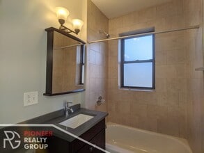 4542 N Damen Ave, Unit 315 in Chicago, IL - Foto de edificio - Building Photo