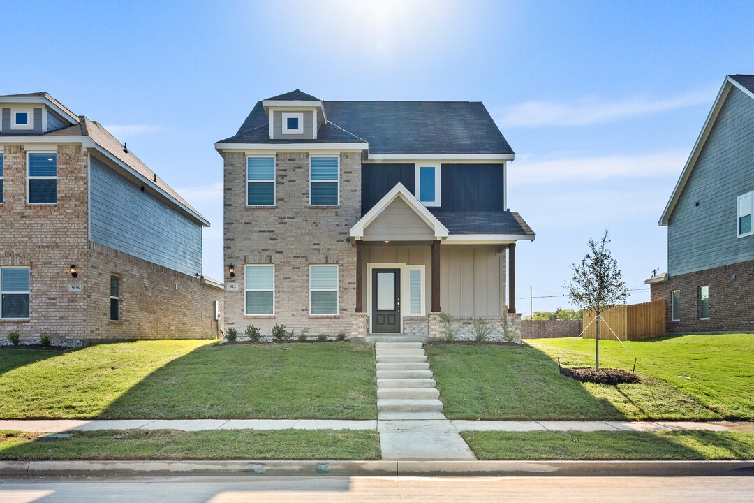 105 Magnolia Blvd in Hutchins, TX - Building Photo
