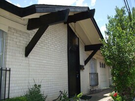 8109 Georgian Dr in Austin, TX - Building Photo