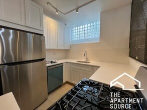 2732 W Chicago Ave, Unit 1F in Chicago, IL - Foto de edificio - Building Photo